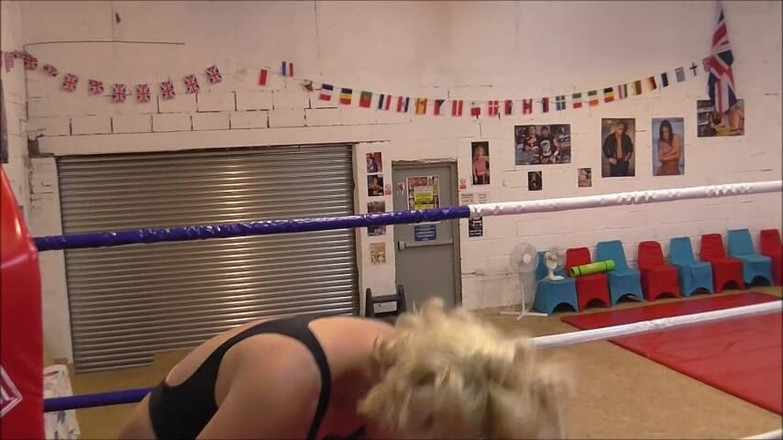 Strong Girls Rule: Sgr0034 Ring Match - Shiny Pro Style - Scorpion dominuje kundičce