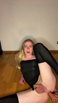 19-jähriger zierlicher femboy anal gefickt und weit offen