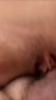 Seksi olgun kadının yüzüne sıcak bir döl alıyor