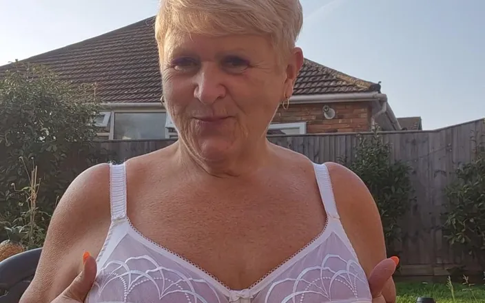 Uk Joolz: Garden Fun