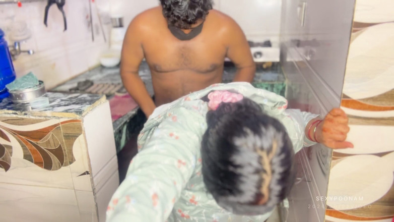 Badal09: Stepsister-in-law's Saree Slipped in the Kitchen - Stepbrother-in-law Squeezed Her Before...