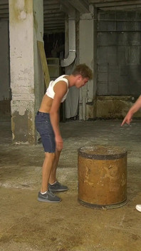 Superba twink lovită și făcută să ejaculeze