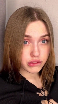 A Girl with a Juicy Ass Cums While at Home Alone