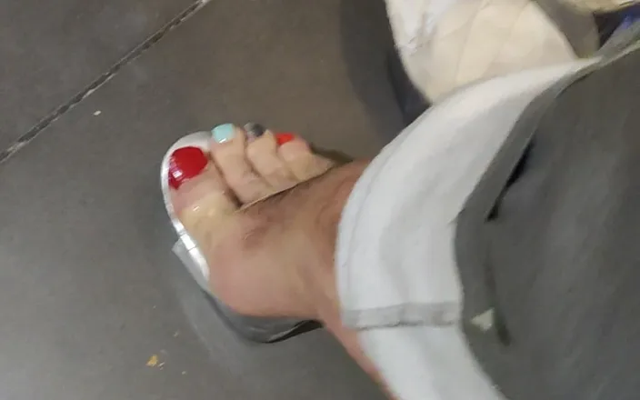 Mutsakin: My Feet with Highheels On And Colored Nails