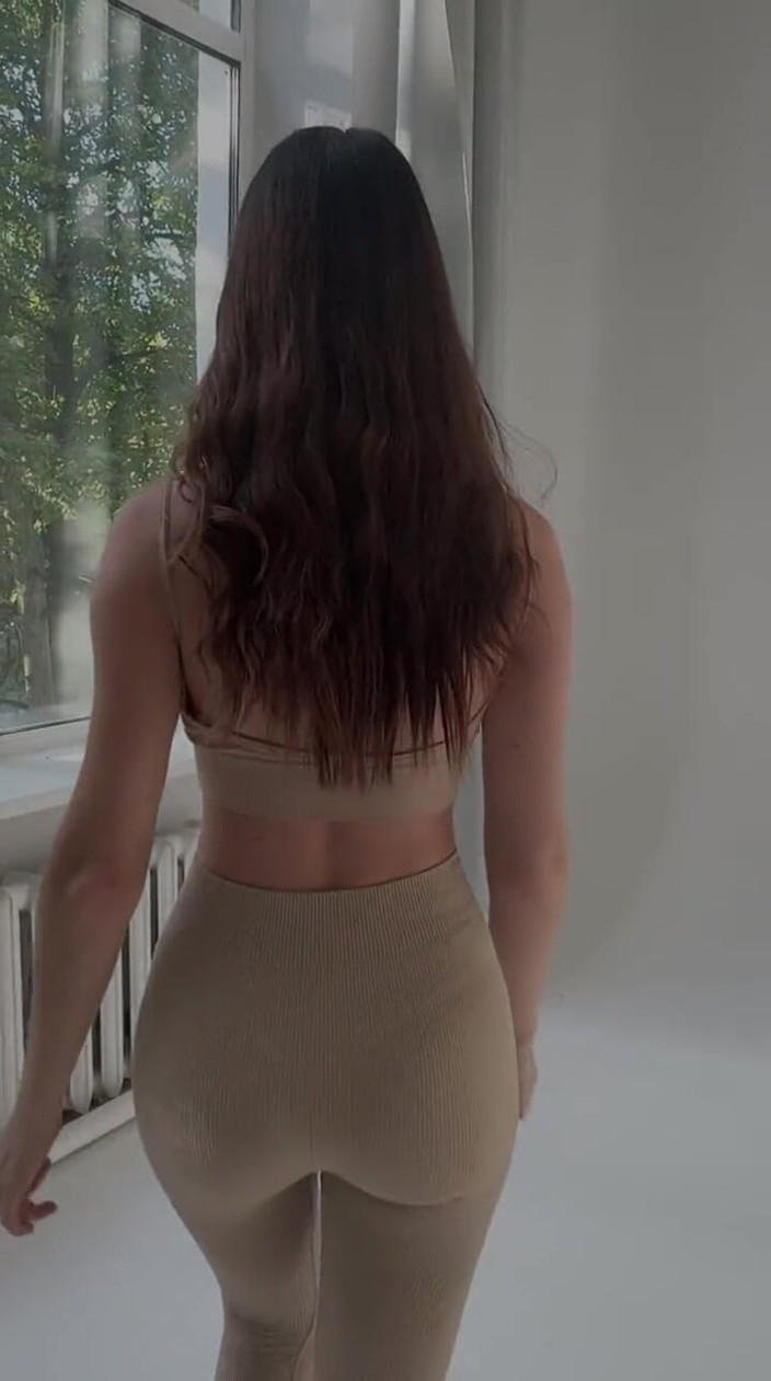 Skinny_lady69: Atletky protahují legíny