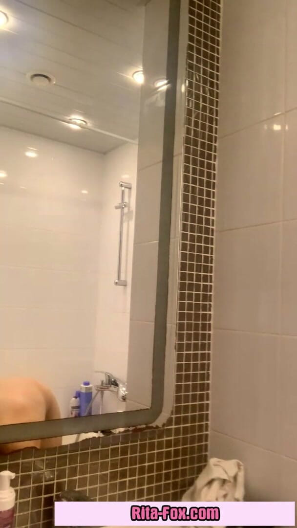 SugarNadya: Saya pergi mandi dan mencukur pepek manis saya untuk filem 18 +...