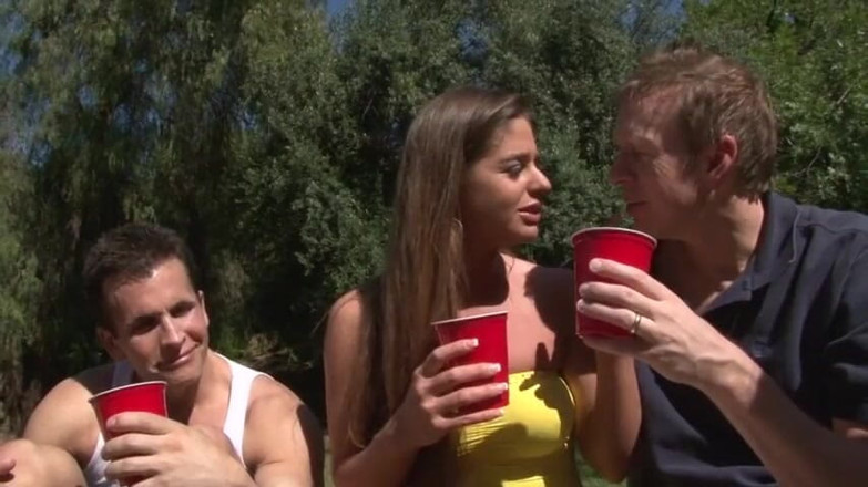 Dark Alley Orgy: Chicas calientes follando duro con sus amigos