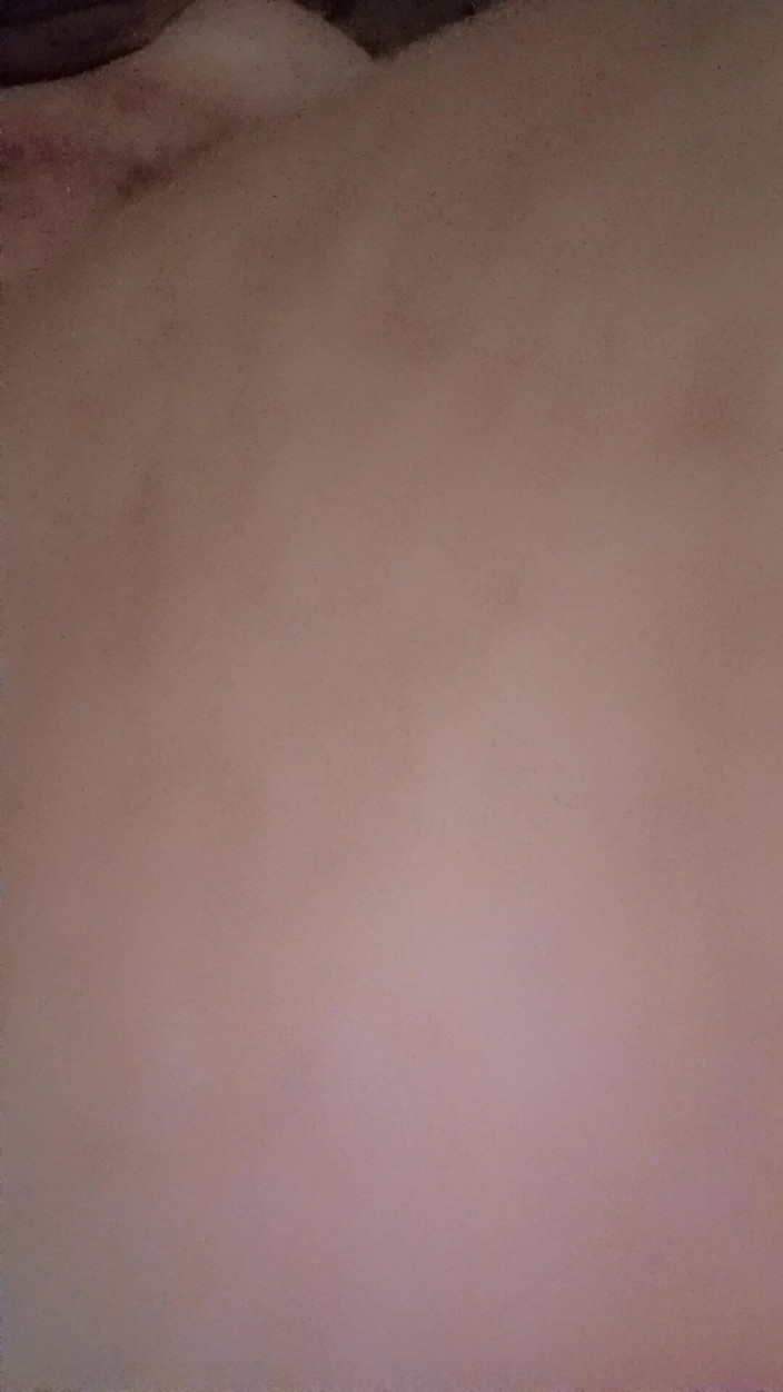 Dreammama: 美丽的荡妇玩弄她的阴户