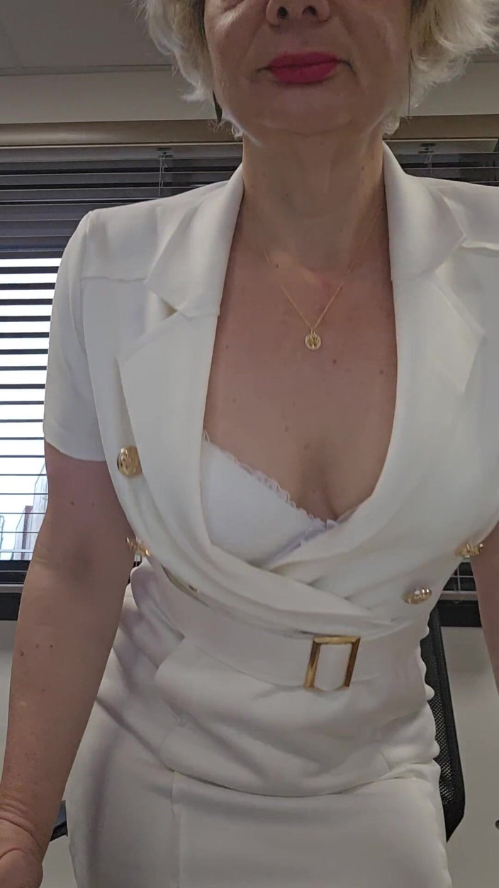 Sofy13: Sexy im büro