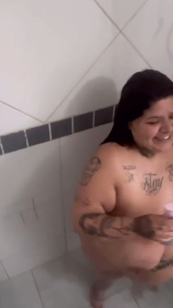 Mary Jhuana: Naughty Bath with Me
