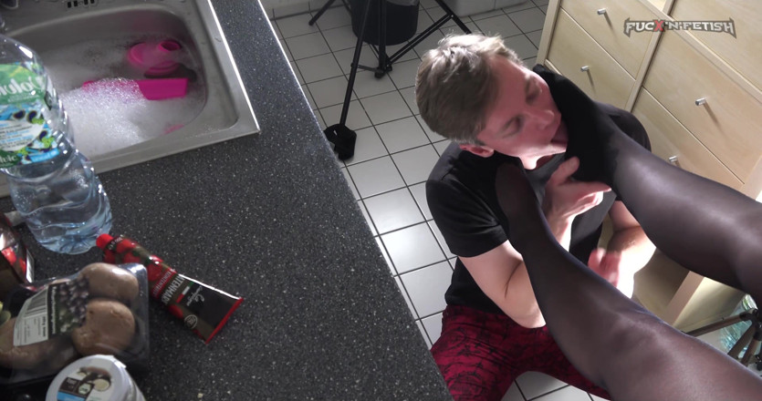 Fuck n Fetish: Picioarele în ciorapi din nailon au fost linse