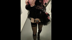gtwien: 娘娘腔 crossdresser 穿着高跟鞋散步并露出