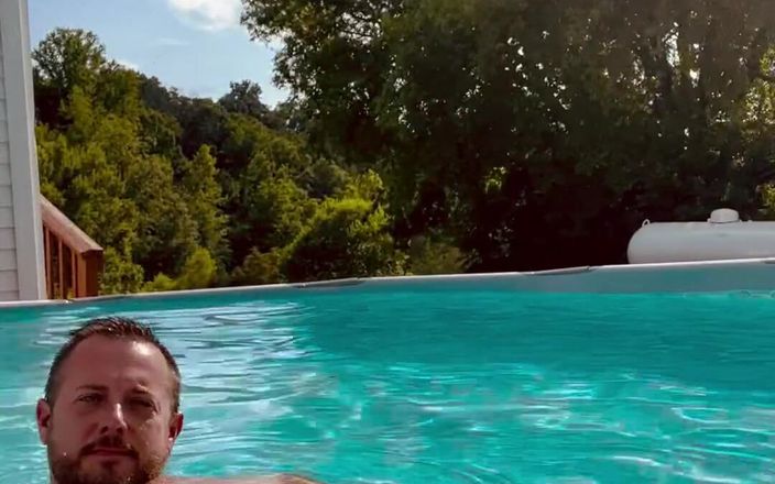 Grant Acres: Plaisir l’après-midi dans la piscine avec papa