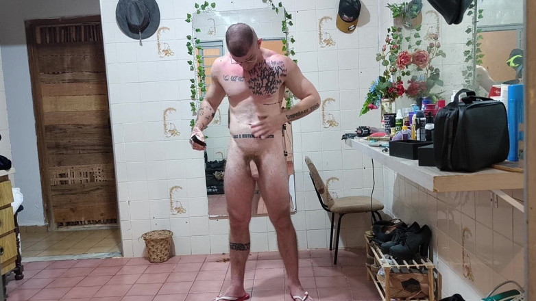 carmonaoficial: Fazendo a Barba E Depilando O Peito
