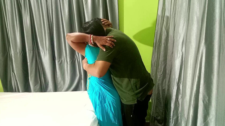 Popmini: Tajné šukání indických back office zaměstnanců v jiných doma