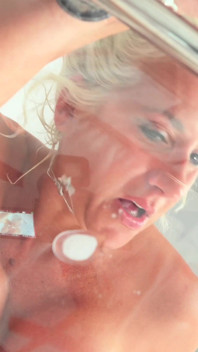 408 MiLF pipì estrema anale mangia sborrata