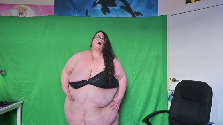 SSBBWLadyBrads: Сексуальная богиня жиробасина раздевается и трясется
