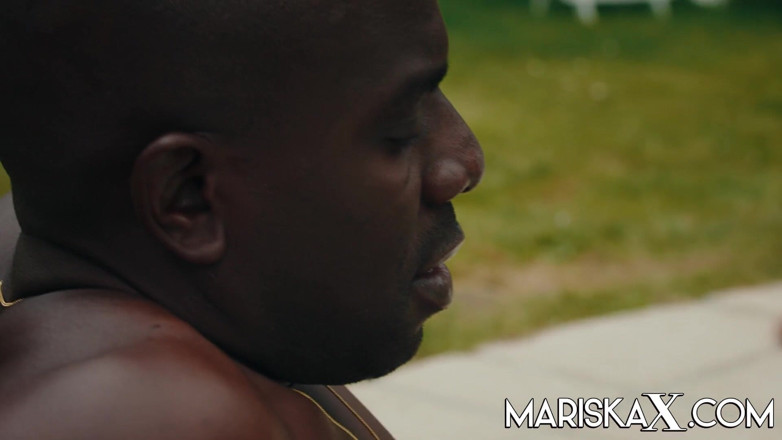 Mariska x: Кримпай из большого черного члена для Mariska