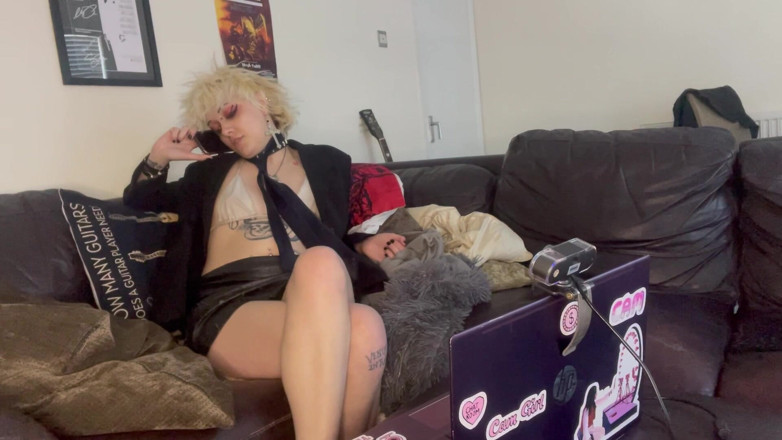 Glitterqueen1999: Goth a une douleur cardiaque et auto-résus cpr