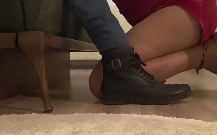 cd_aysemmm: Üvey oğluma derslerinde yardım ediyorum. Neden böyle bir şey yaptık bilmiyorum. Çok üzgünüm.
