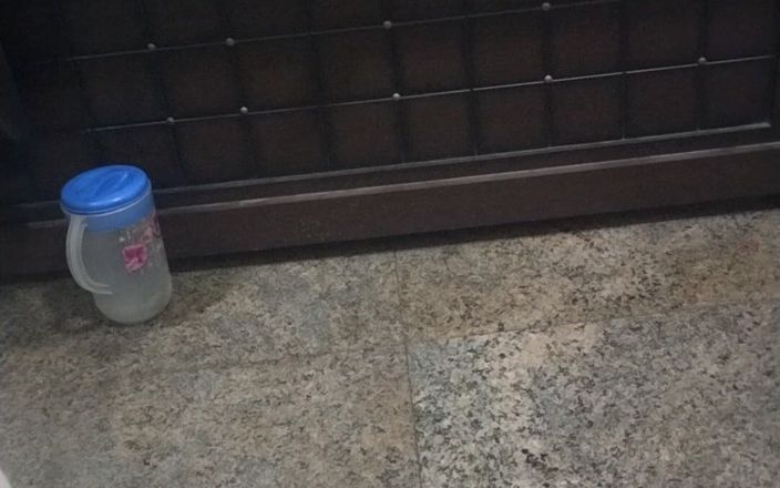 Tamil lesbian: ヌードとのセックスワークについて話す