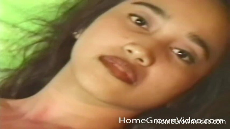 Homegrown Asian: Ciara jr द्वारा चुदाई करने के लिए अपने पैर फैलाती है