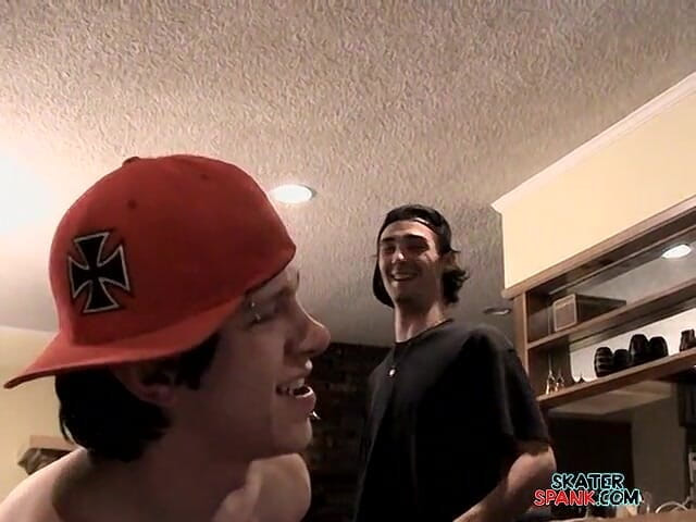 Skater Spank: Ian se răzbună pentru o bătaie