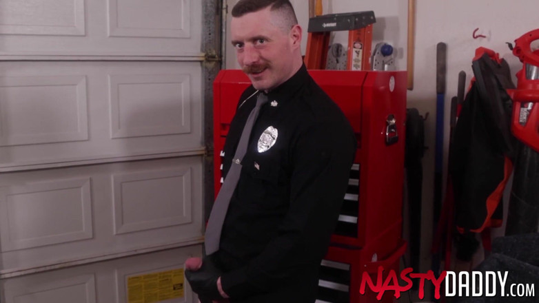 Nasty Daddy: Nastydaddy - polis memuru Jack Reed tek başına yarakla mastürbasyon yapıyor