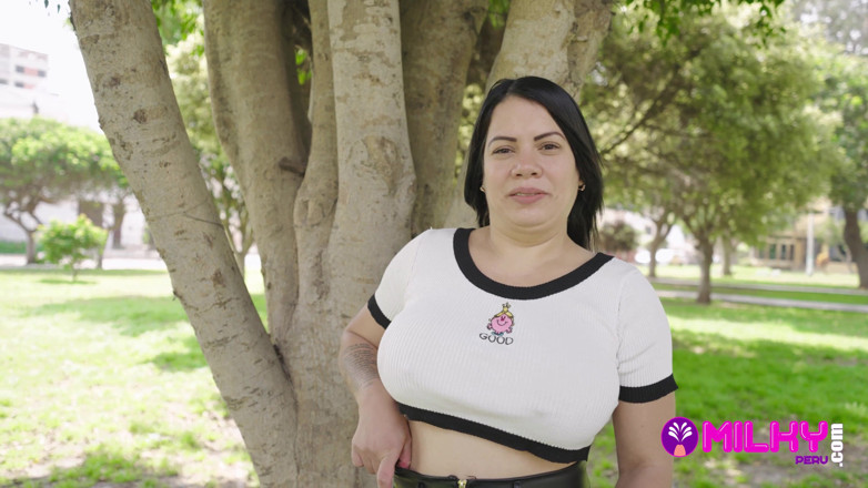 Milky Peru: Luhana MILF z dużymi piersiami i pyszną cipką