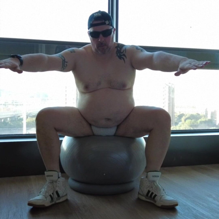 uktattooedchub74: Nästan naken på gymmet