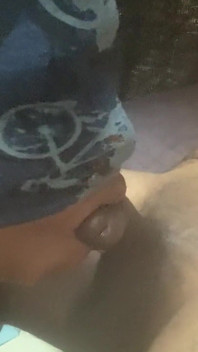 Přítelkyně mi prstila do zadku s velkým potěšením