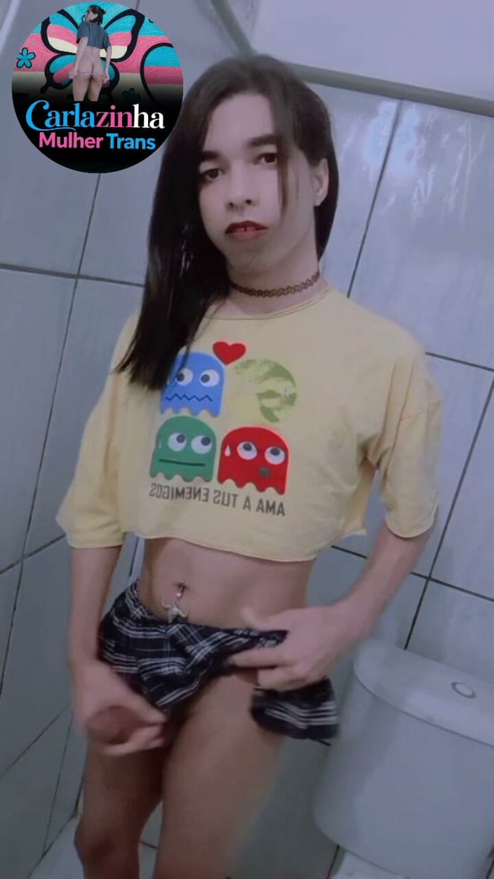 Srta. Carla: Dia Carla Wanita Transvestit Muda Dalam Seluar Pendek Dan Seluar...