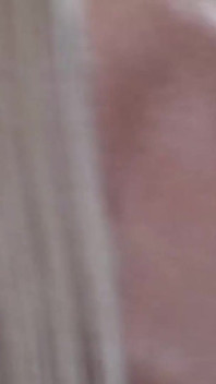 Blonde seksi Angel melakukan handjob yang sempurna dan menghisap dengan zakar besar