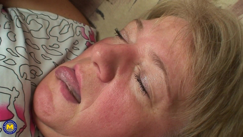 Mature NL: Horny Mature Slut Taking on a Prego Teen