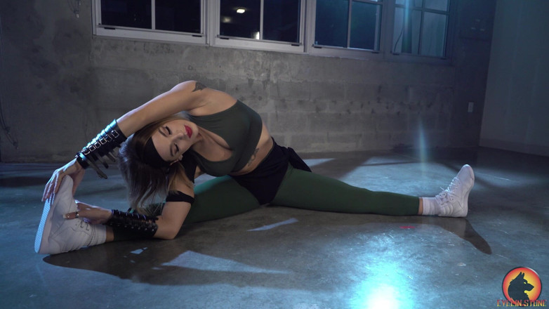 Evelin Stone: Sonya Blade Stretch