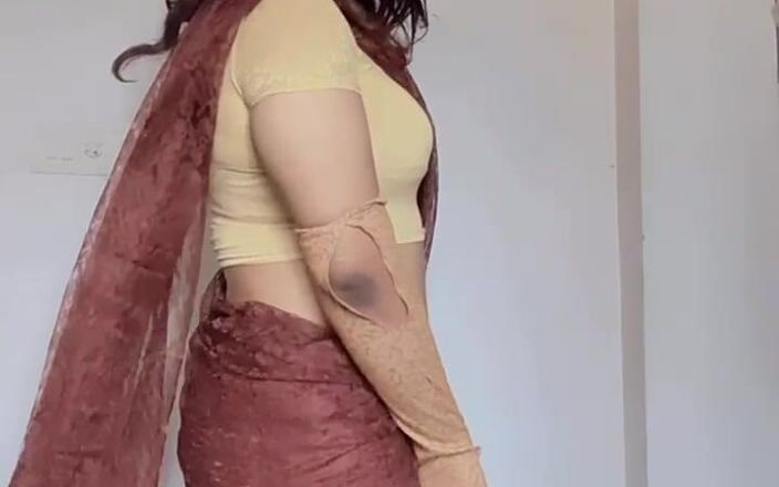 ModelMona14: Mona billenkruisjurkster Saree