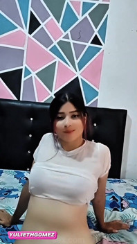 Stepmom's Wild Pussy Play Begins Late