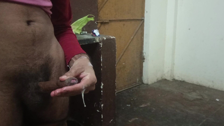 Brijesh 270: Styvbror onanerar ensam