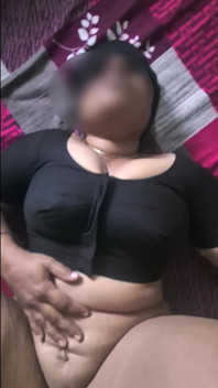 Sexy Desi Housewife in Black Blouse Hard Fucked & Pussy Creampied