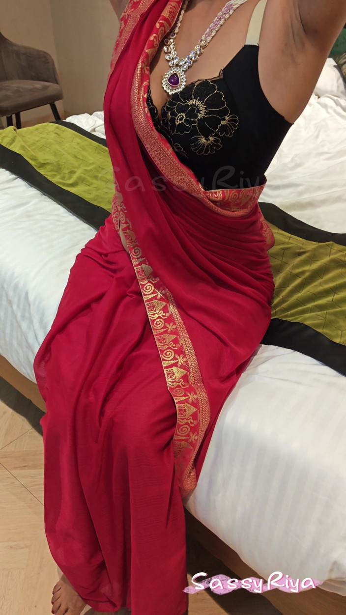 Sassy Riya: Sassy Riya Wearing Saare