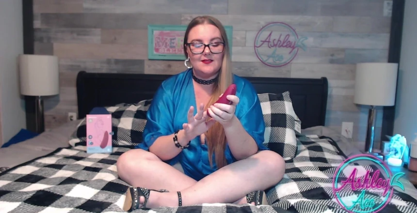 AshleyAce69: Ashley Reviews - Satisfyer Curvy 1