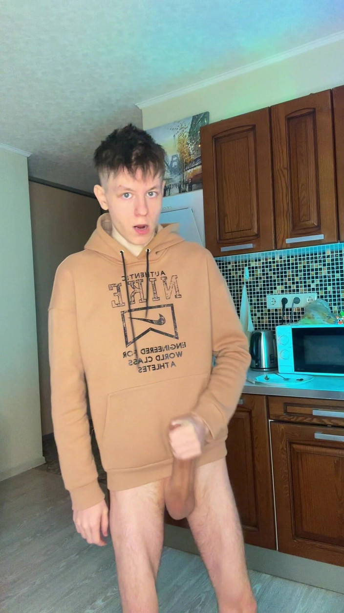 Morflot24: Yerleri spermle kaplayana kadar büyük yarağımı okşamayı bırakamadım