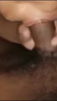 Novia caliente con coño mojado y muchos orgasmos. Fuertes gemidos. Hablar sucio