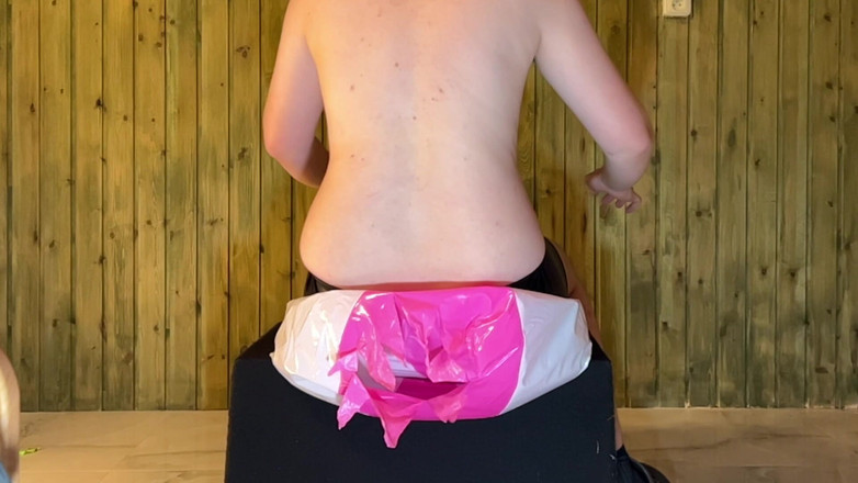 BeachBallsDuo: 100kg의 엉덩이 밑에 10개의 큰 비치 볼이 분쇄되었습니다!