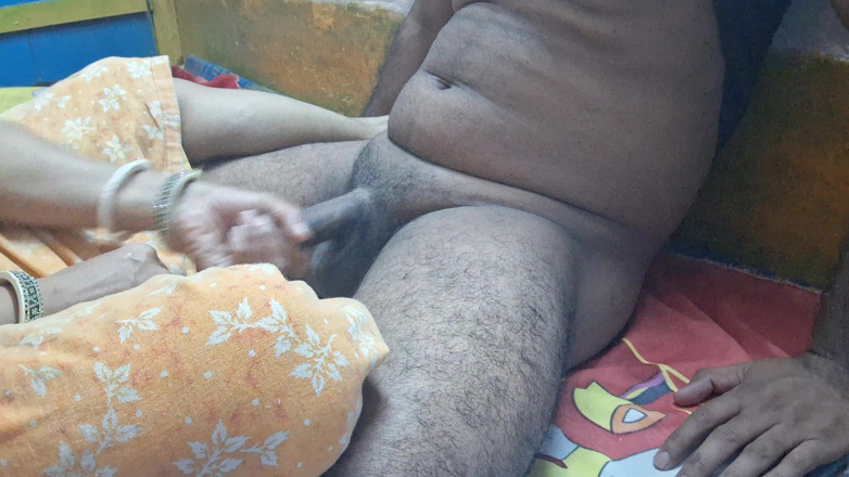 Busty Banuu: Video làm tình trong phòng khách sạn của mẹ kế...