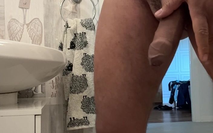 Kadu: Natural Uncut Cock Pissing on the Morning