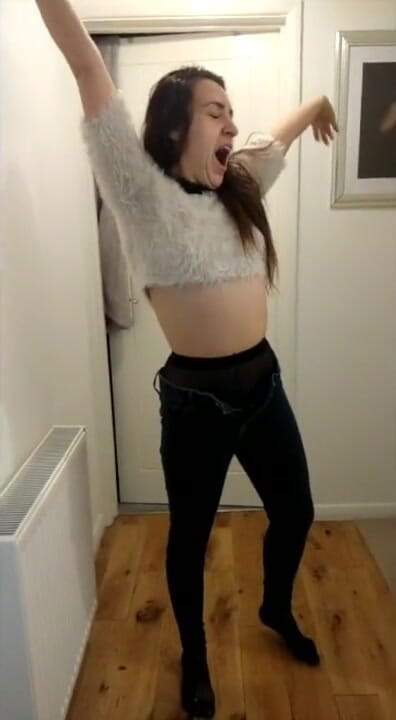 BeautifulGoldenBabe: Jeans y pantimedias mojando compilación