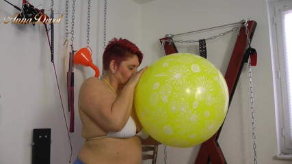 Anna Devot: The ride on the huge yellow balloon