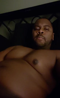 Orso si masturba con un BBC parte 10