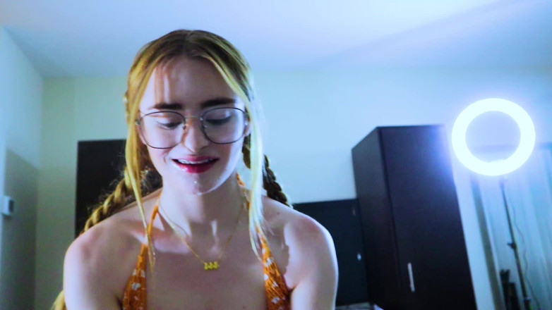 Smash Thots Films: ฉันเย็ดนักศึกษาสาวเนิร์ด Reese Robbins ในห้องพักโรงแรม